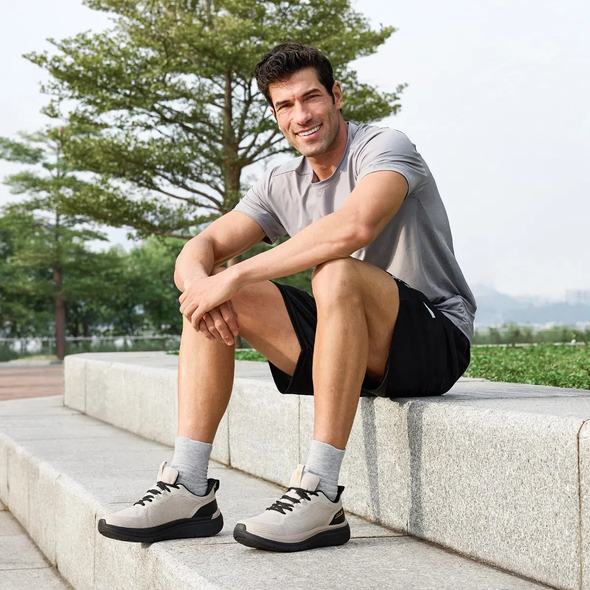 FitVille Extra Weit Sneaker Herren Leichte Walkingschuhe Atmungsaktive Turnschuhe Bequeme dämpfung rutschfeste Sportschuhe