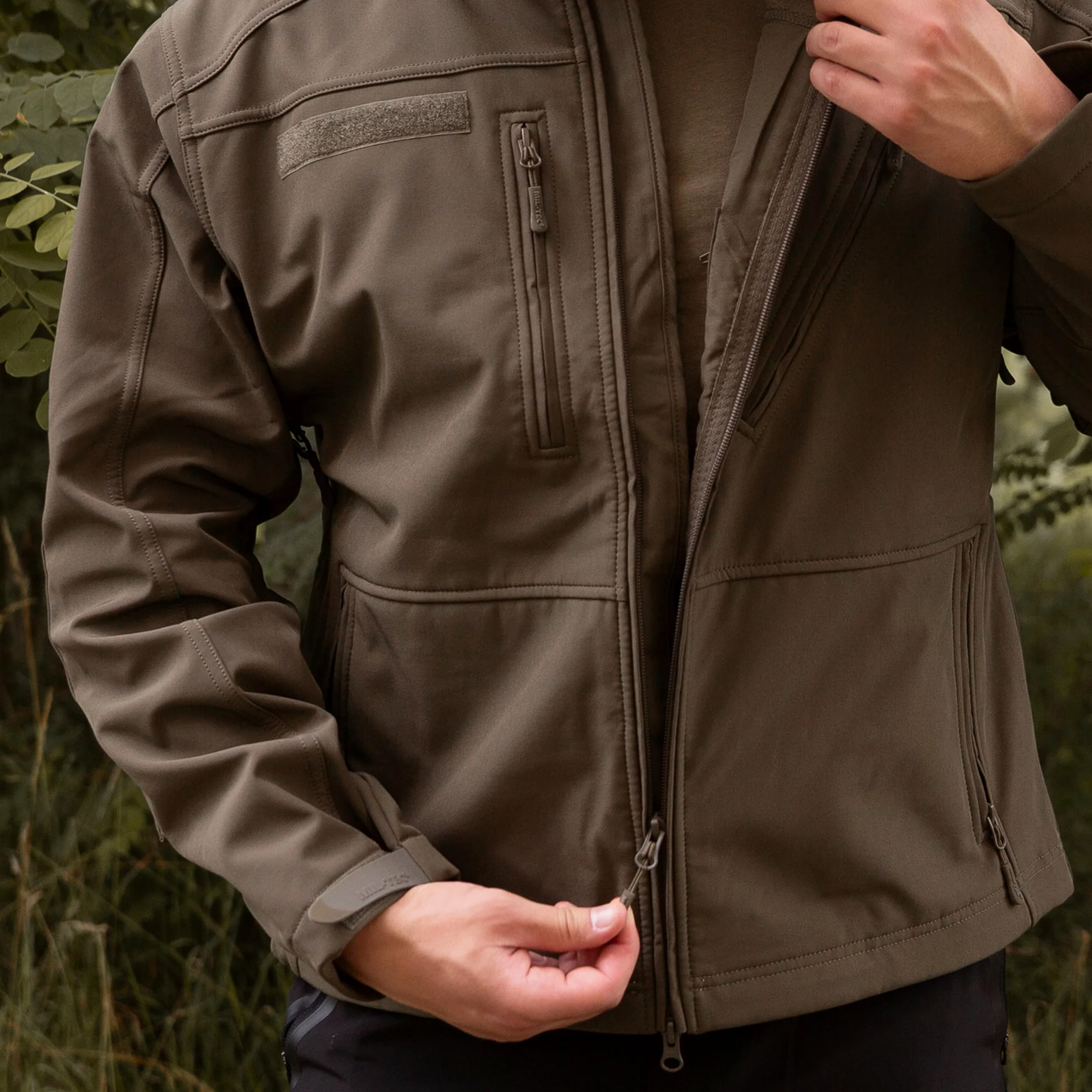Mil-Tec Softshelljacke SCU 14 für Herren • Taktische Outdoor Funktionsjacke • Atmungsaktive, winddichte & wasserabweisende Übergangsjacke • Praktische Freizeitjacke oder Wanderjacke
